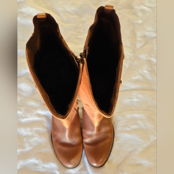 Boots - Picture 6 of 9